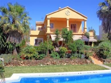 Chalet con 6 dormitorios se vende en Marbella, Costa del Sol