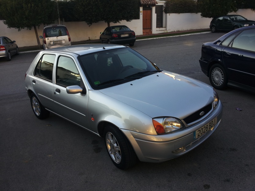 Ford fiesta ghia,..recien pintado