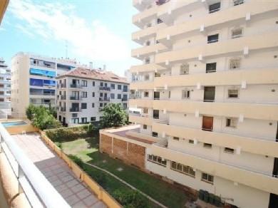 Apartamento con 3 dormitorios se vende en Marbella, Costa del Sol