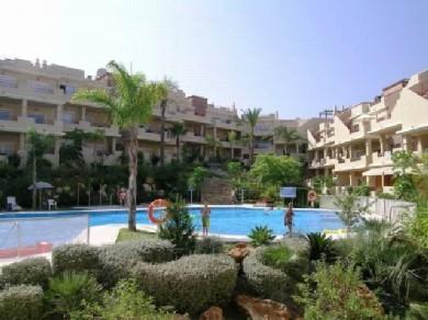 Apartamento con 2 dormitorios se vende en Estepona, Costa del Sol