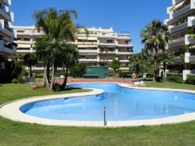 Apartamento con 2 dormitorios se vende en Marbella, Costa del Sol