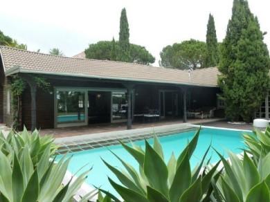 Chalet con 3 dormitorios se vende en Marbella, Costa del Sol