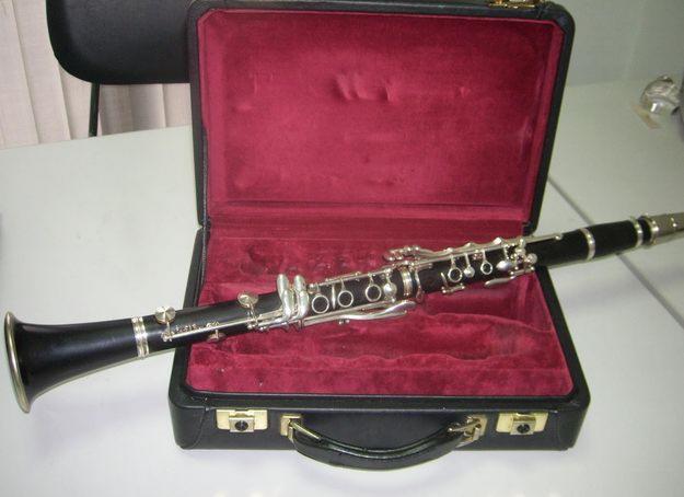 vendo clarinete en Bb buffet R-13 en perfecto estado TENERIFE