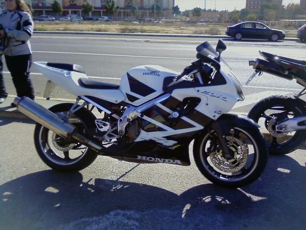 HONDA CBR 600F SPORT BLANCA Y NEGRA