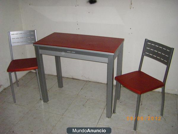 MESA COCINA Y DOS SILLAS