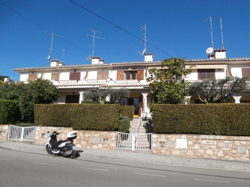 casa con piscina comunitaria a 400 m de la playa en L'Escala