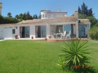 Chalet con 3 dormitorios se vende en Estepona, Costa del Sol