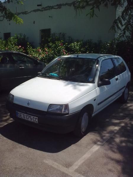 SE VENDE RENAULT CLIO PARA REPESTO 200 EUROS