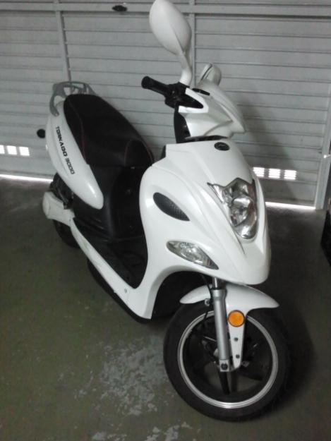 Scooter eléctrica semi nueva