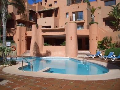 Apartamento con 2 dormitorios se vende en Marbella, Costa del Sol