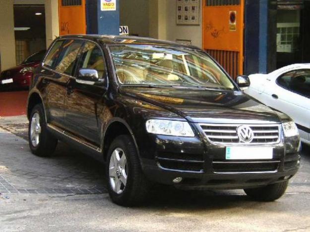 Venta de coche Volkswagen TOUAREG 3.2 V6 240CV '05 en Madrid