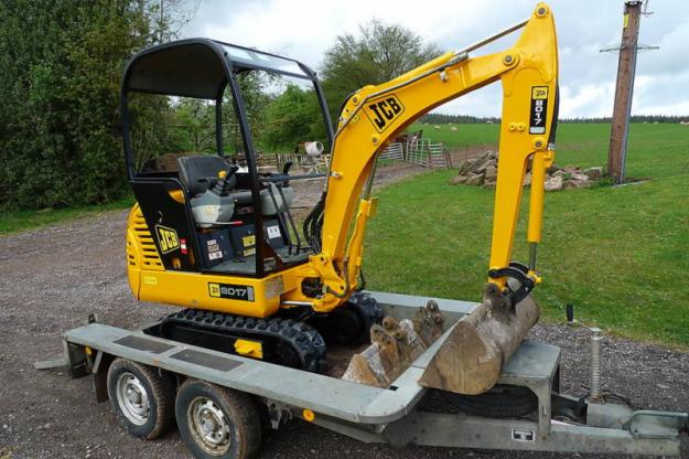 2005 JCB 8017 Mini Excavadora + Remolque y 3 Cubos