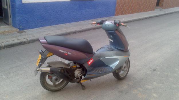 Moto aprilia AREA 51