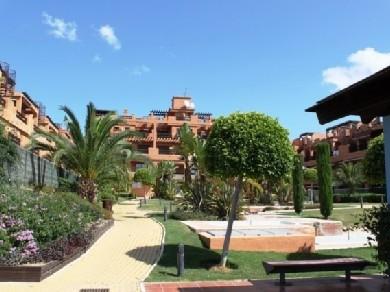 Apartamento con 2 dormitorios se vende en Estepona, Costa del Sol