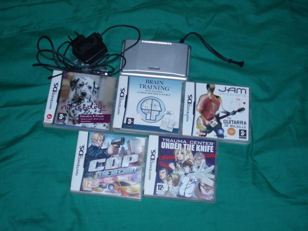 VENDO DS CON 5 JUEGOS