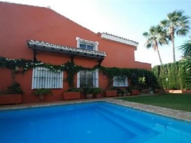 Chalet con 6 dormitorios se vende en Marbella, Costa del Sol