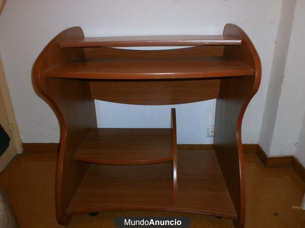 Mesa escritorio + silla regalo (zona Lesseps)