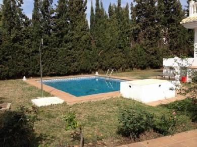 Chalet con 4 dormitorios se vende en Marbella, Costa del Sol