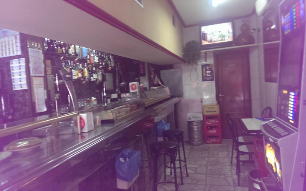 Se Traspasa Bar de 60 m2 zona Oporto