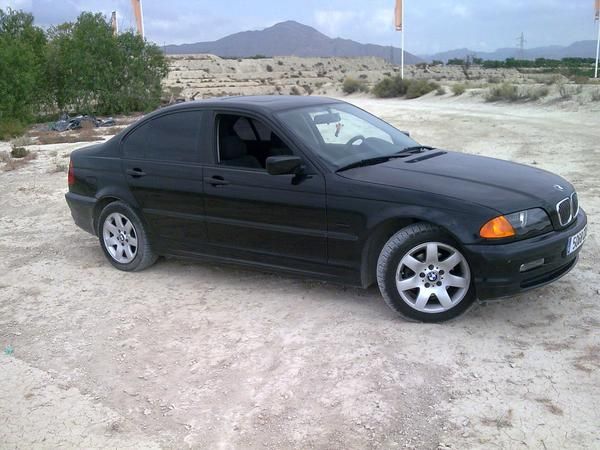 Vendo bmw 320d color negro muy cuidado.