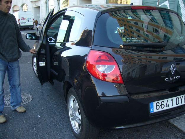 VENDO RENAULT CLIO III, CONFORT DYNAMIQUE - PRACTICAMENTE NUEVO -