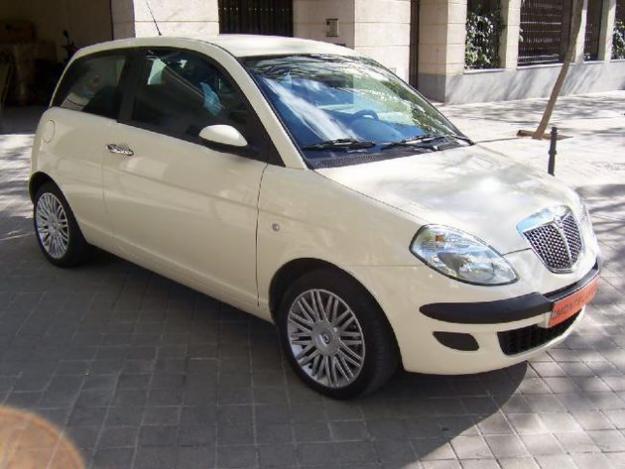 Venta de Lancia YPSILON 1.3 JTD ARGENTO '05 en Madrid