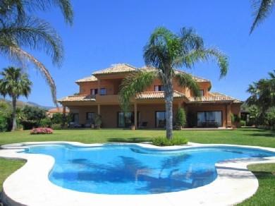 Chalet con 6 dormitorios se vende en Benahavis, Costa del Sol