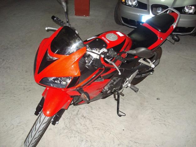 SE VENDE MOTOCICLETA HONDA CBR 125