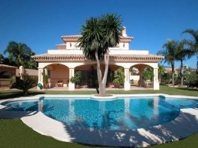 Chalet con 3 dormitorios se vende en Estepona, Costa del Sol