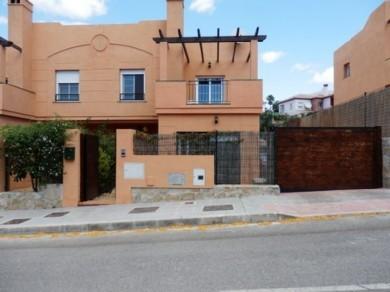 Chalet con 4 dormitorios se vende en Torre del Mar, Costa del Sol