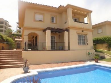 Chalet con 4 dormitorios se vende en Mijas Costa, Costa del Sol