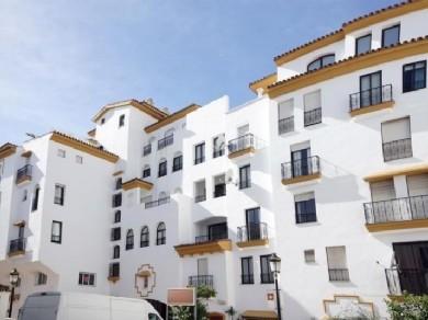 Apartamento con 2 dormitorios se vende en Marbella, Costa del Sol