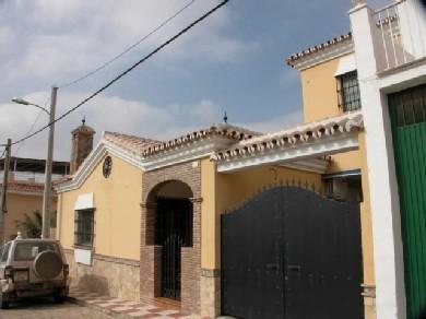 Chalet con 4 dormitorios se vende en Alhaurin el Grande