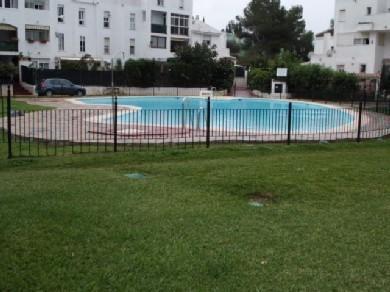 Apartamento con 2 dormitorios se vende en Marbella, Costa del Sol