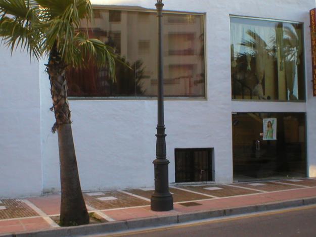 OPORTUNIDAD GANGA, local  de 230m2 en Puerto Banus,Varios accesos