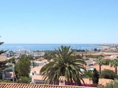 Chalet con 4 dormitorios se vende en Caleta de Velez, Costa del Sol