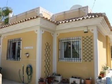 Chalet con 4 dormitorios se vende en San Miguel de Salinas, Vega Baja Torrevieja