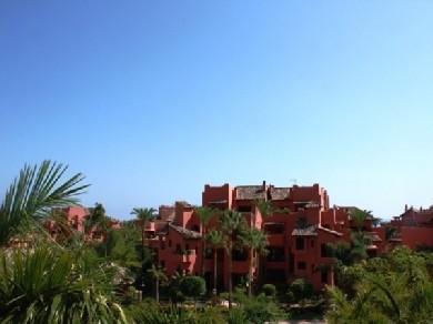 Apartamento con 3 dormitorios se vende en Estepona, Costa del Sol