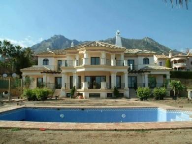 Chalet con 6 dormitorios se vende en Marbella, Costa del Sol