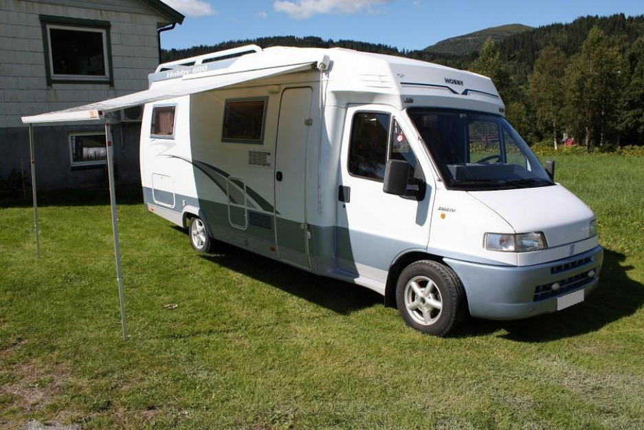 Dado el camping Fiat Hobby 650