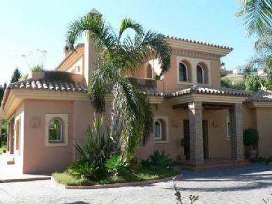 Chalet con 4 dormitorios se vende en Estepona, Costa del Sol