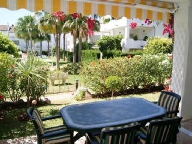 Apartamento con 2 dormitorios se vende en Estepona, Costa del Sol