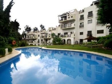 Apartamento con 2 dormitorios se vende en Marbella, Costa del Sol