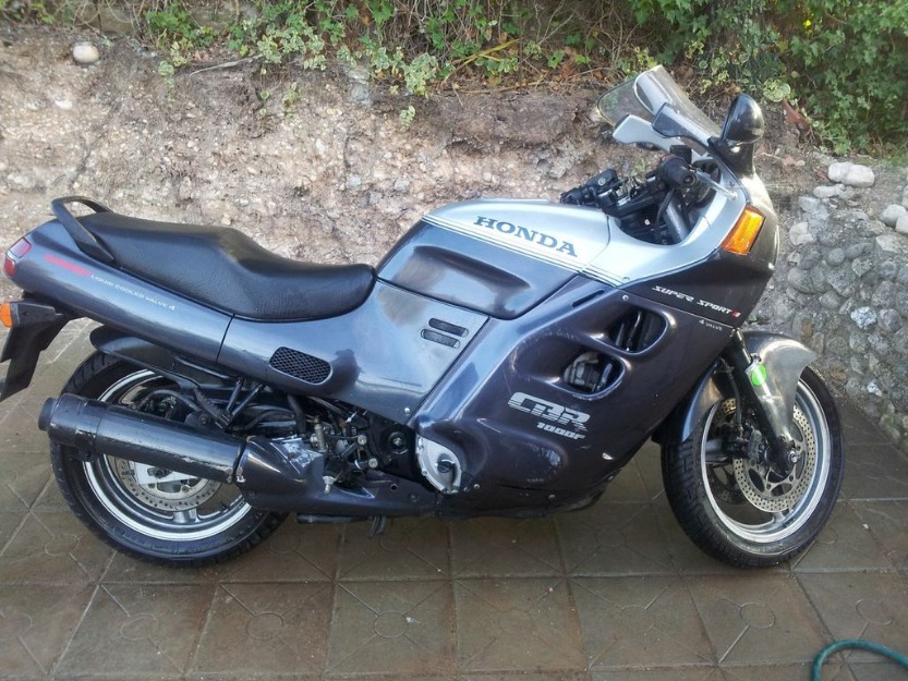 Cambio o vendo CBR1000F del 87