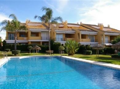 Apartamento con 3 dormitorios se vende en Marbella, Costa del Sol