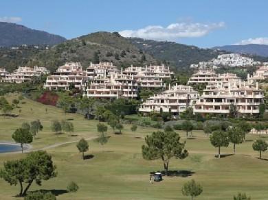 Apartamento con 5 dormitorios se vende en Benahavis, Costa del Sol