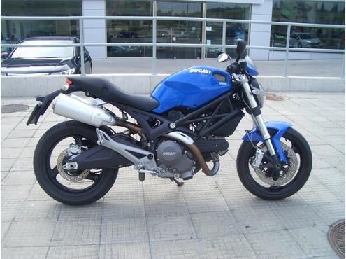 DUCATI MONSTER 696