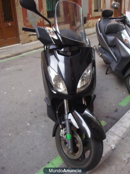 VENDO YAMAHA X-MAX 125cc