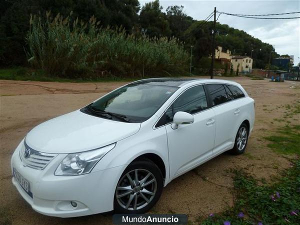 TOYOTA AVENSIS FAMILIAR AÑO 2010