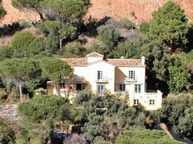 Chalet con 5 dormitorios se vende en Benahavis, Costa del Sol